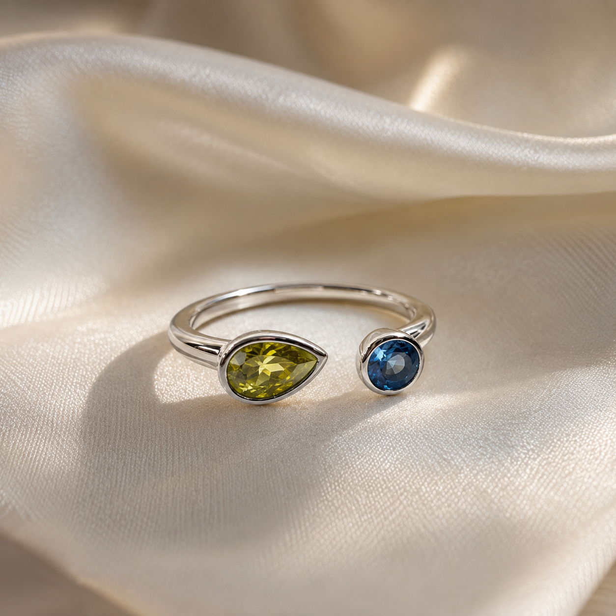 Bicolor Toi et Moi Bezel Ring